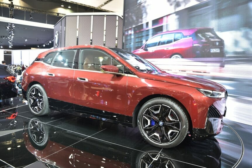 2022 BMW iX50 Review: Perfect EV With High-Tech Specs - Gearedtoyou