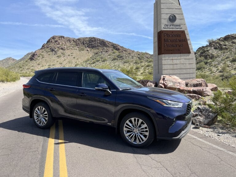 2023 Toyota Highlander Hybrid Platinum