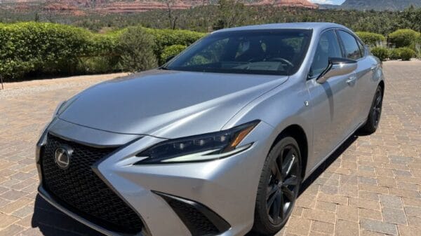 2023 Lexus ES 300h F SPORT
